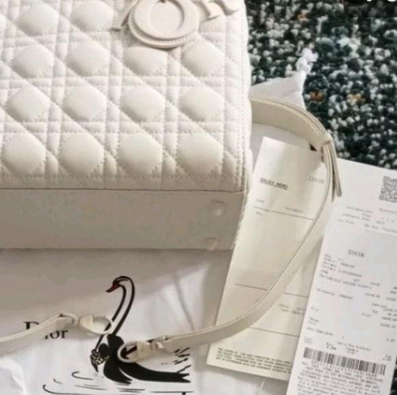 Many bags  Benney save a penny - Picture 5 of 14